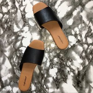 Comfort View Black Band Sandals